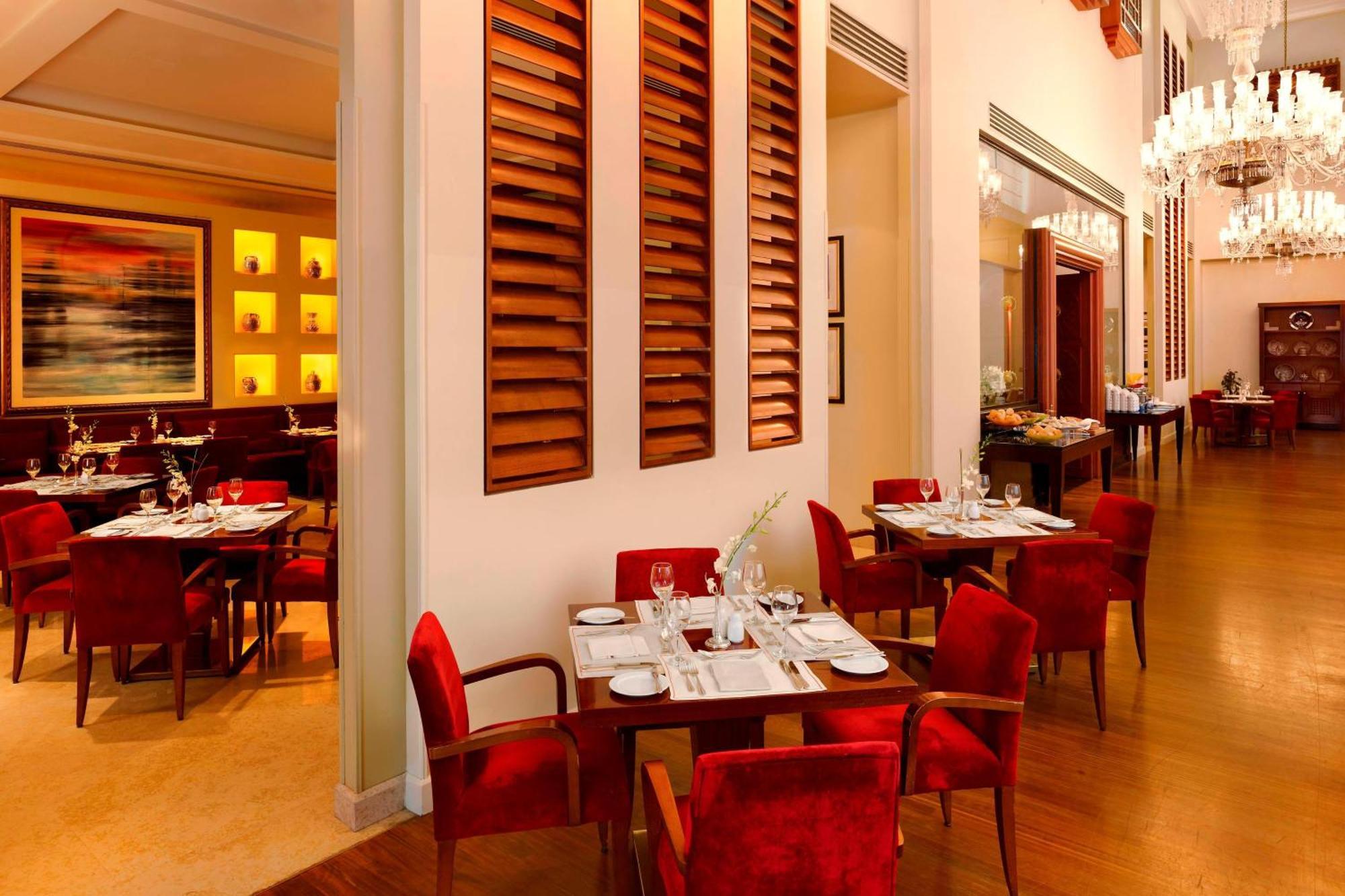 Le Meridien Al Khobar Exterior foto The restaurant